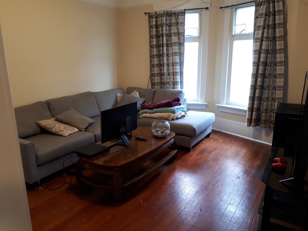 Yew Street Apartments - Photo 2 of 10