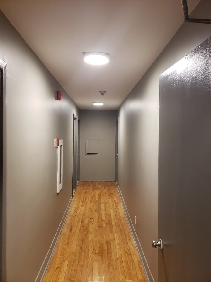 3.5 Renovated NDG/CONCORDIA LOYOLA - Photo 2 of 7