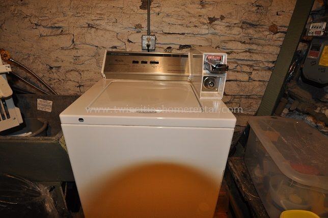 912 22nd Ave NE - Photo 3 of 5