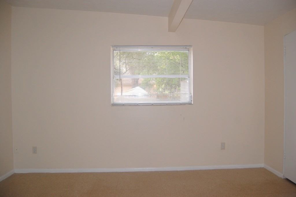 8725 N 48th St - Photo 3 of 10