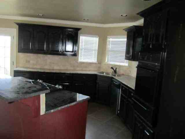 1527 Lakewood Dr - Photo 3 of 27