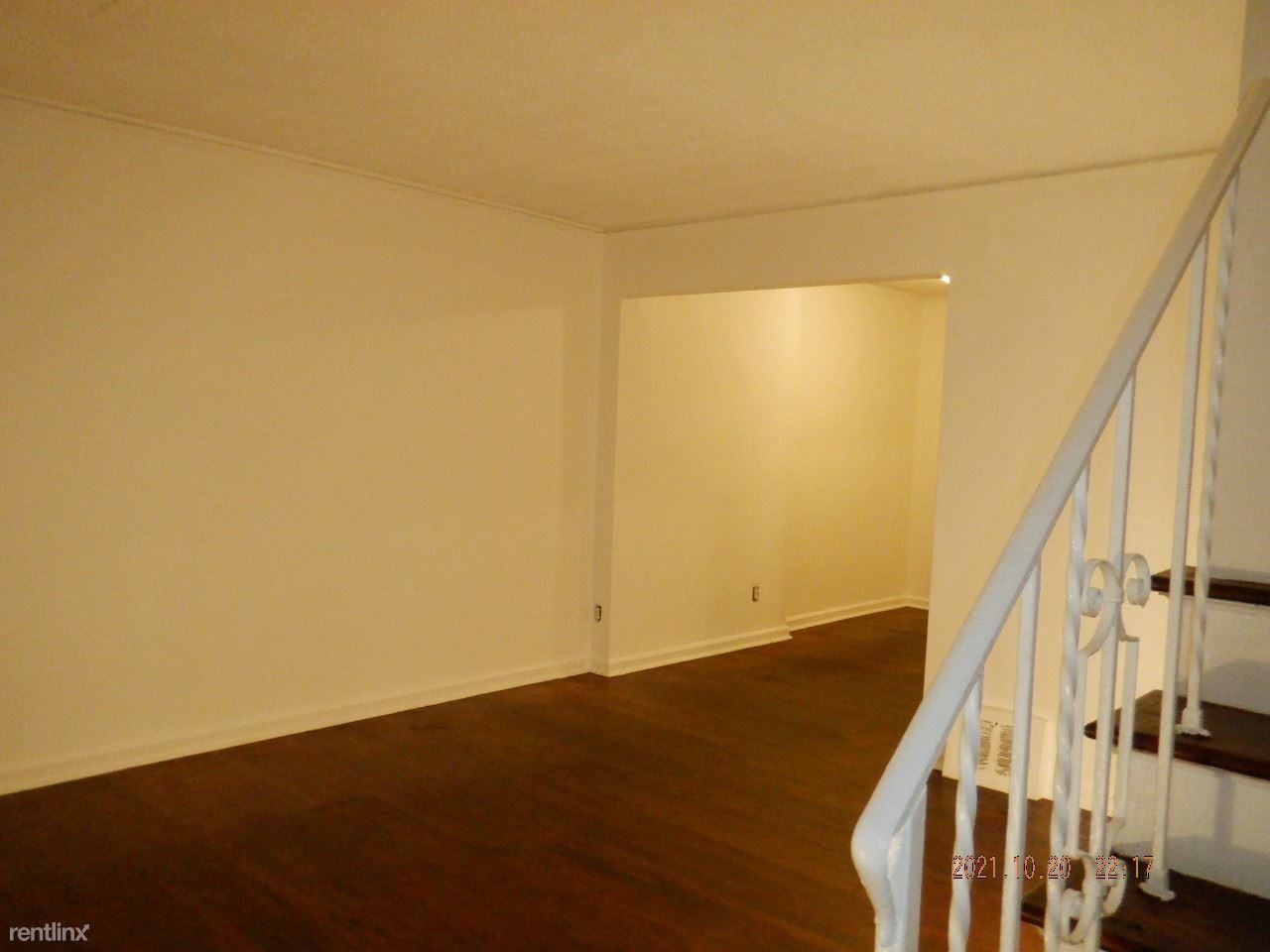 1872 E Outer Dr - Photo 2 of 13