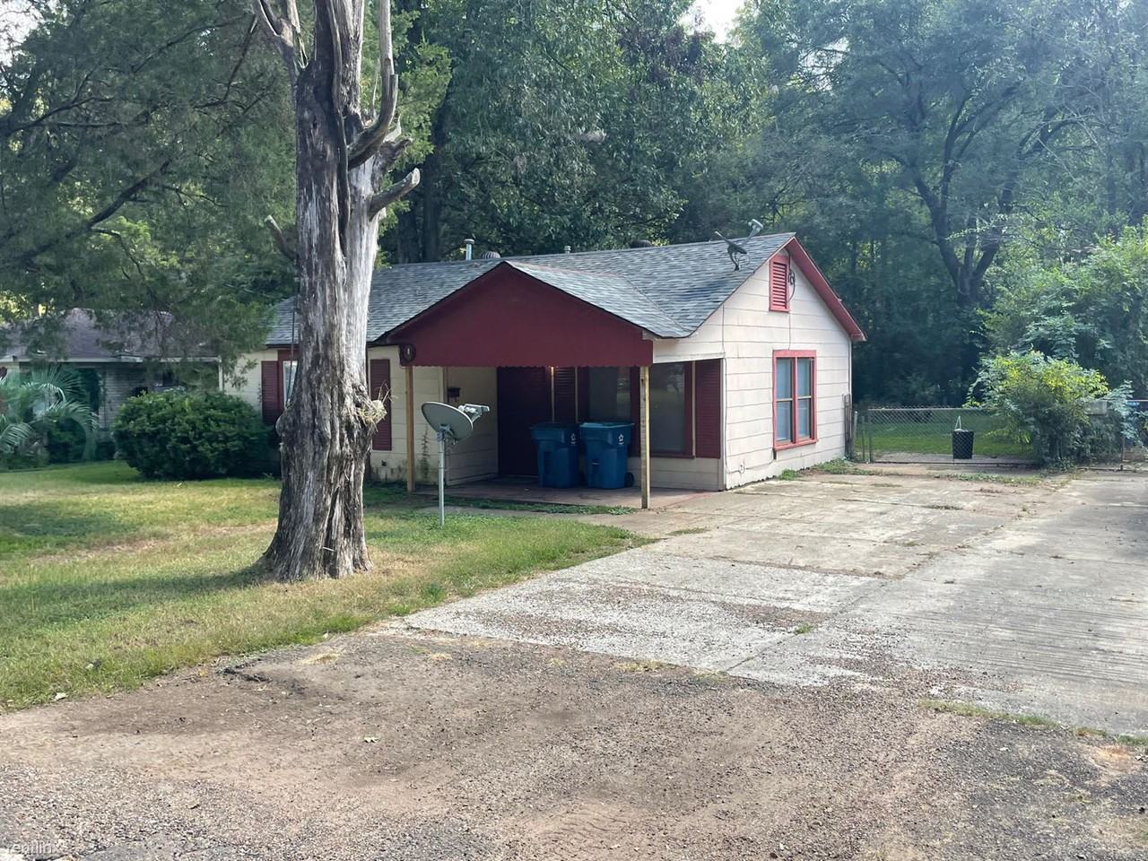 208 Preston St - Photo 2 of 7