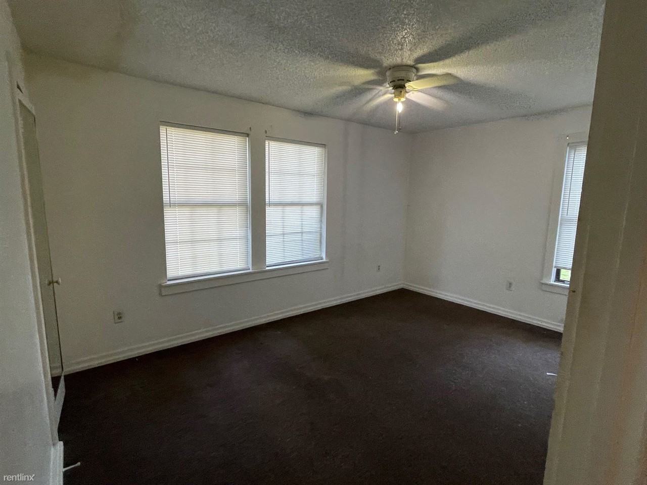 208 Preston St - Photo 3 of 7