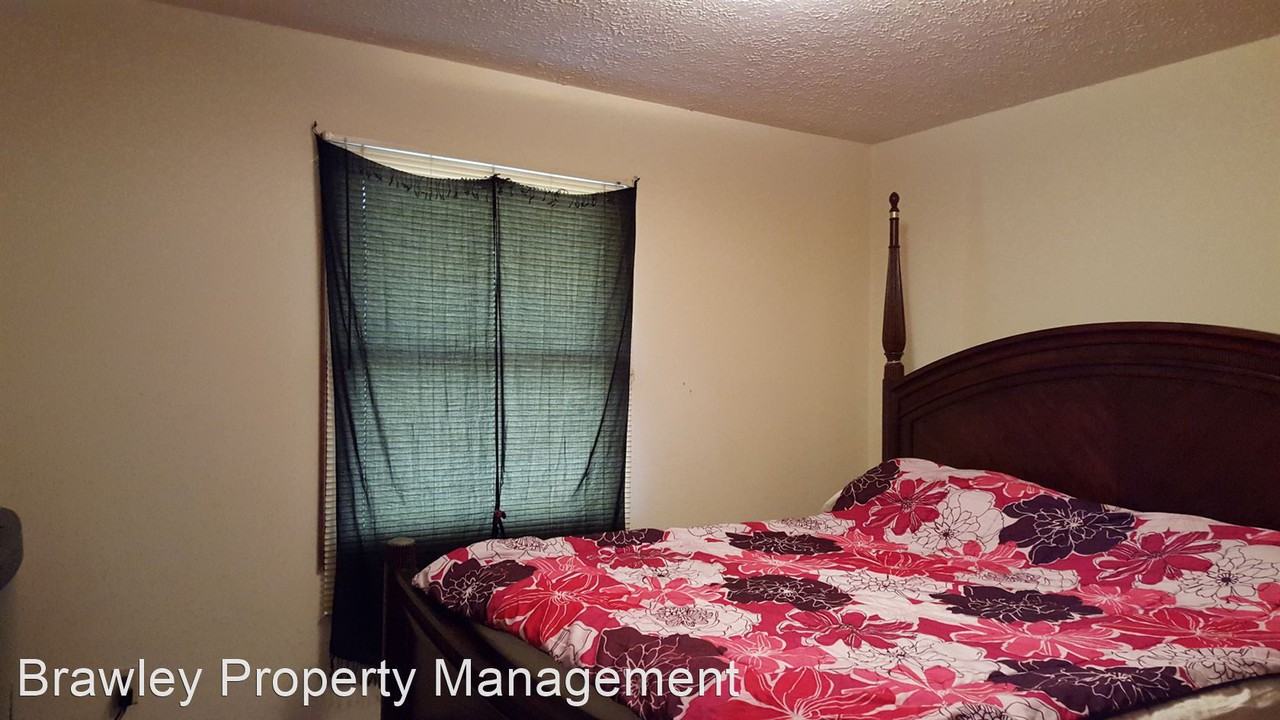 611 S Park Square Dr - Photo 2 of 8