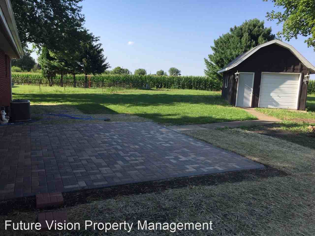 136 N Saint Louis St - Photo 3 of 8