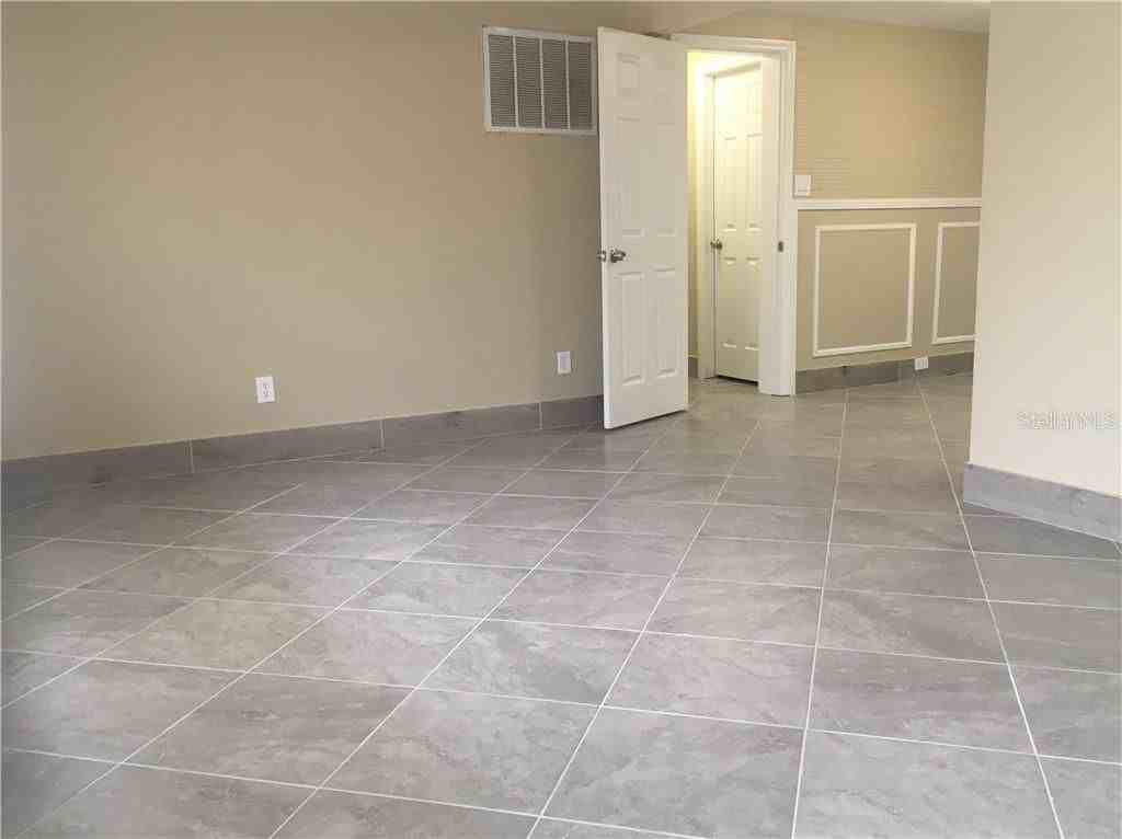 3643 Oakhurst Dr - Photo 3 of 11