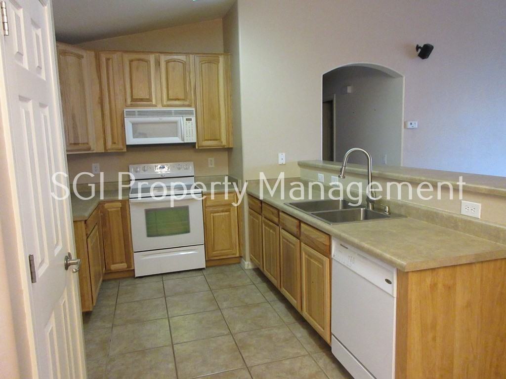 11751 W Softwind Dr - Photo 3 of 17