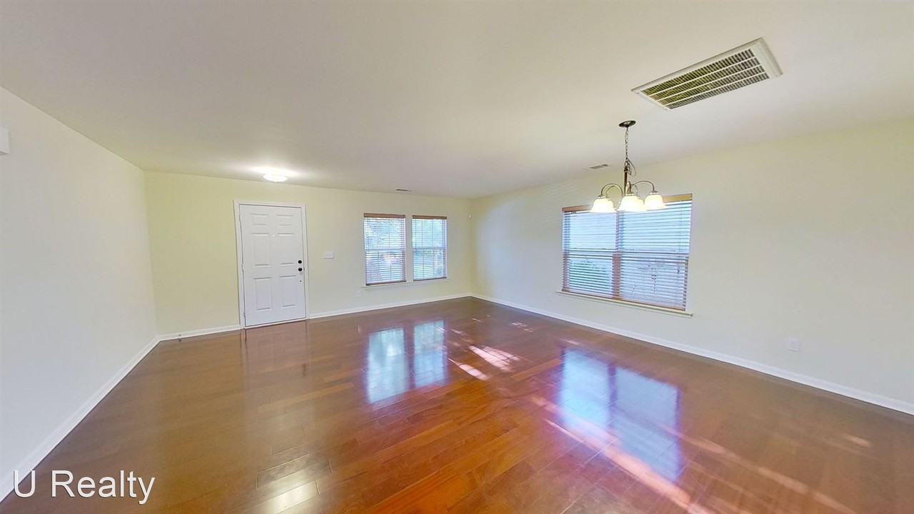 9029 Seamill Rd - Photo 2 of 16