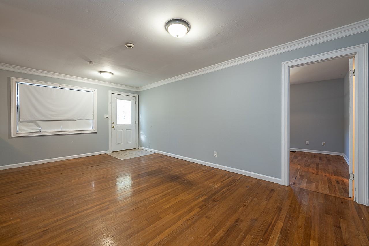 568 Stokeswood Ave Se - Photo 7 of 24