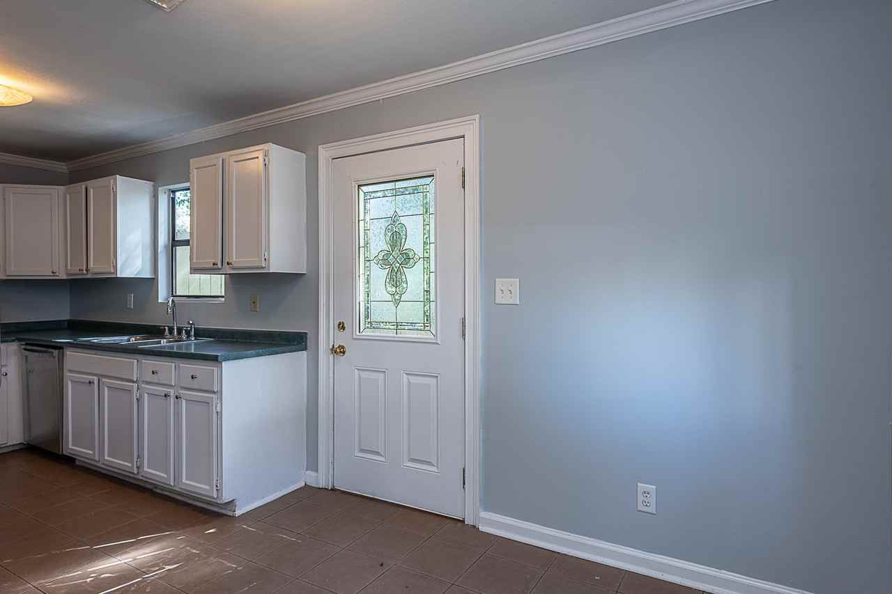 568 Stokeswood Ave Se - Photo 4 of 24
