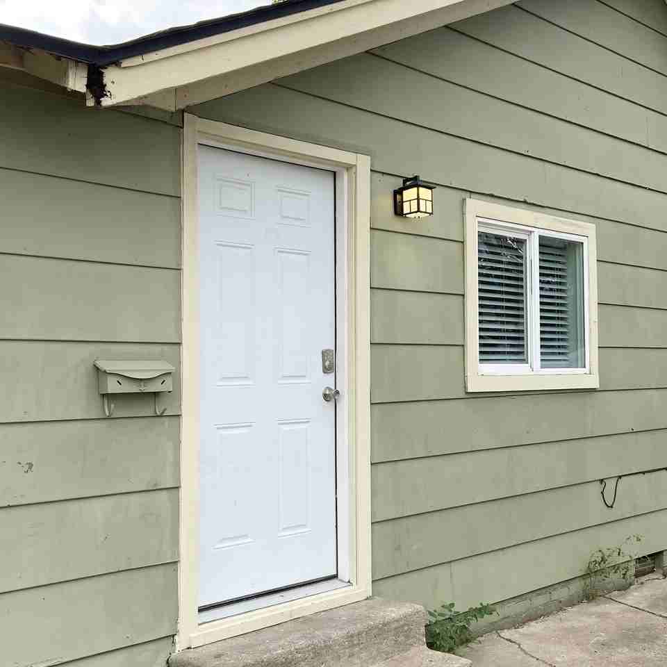 102 S Hickory St - Photo 2 of 16