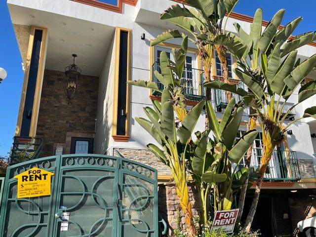 5121 Bakman Ave - Photo 2 of 3