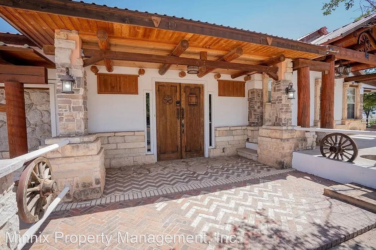 1410 Whitaker St - Photo 2 of 37