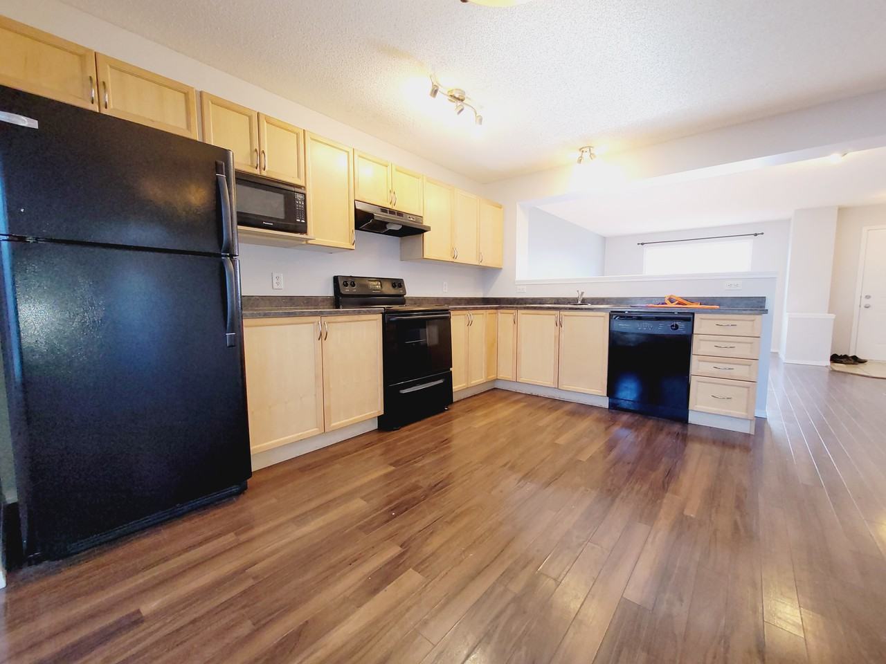 7208 16 Ave Sw - Photo 2 of 14
