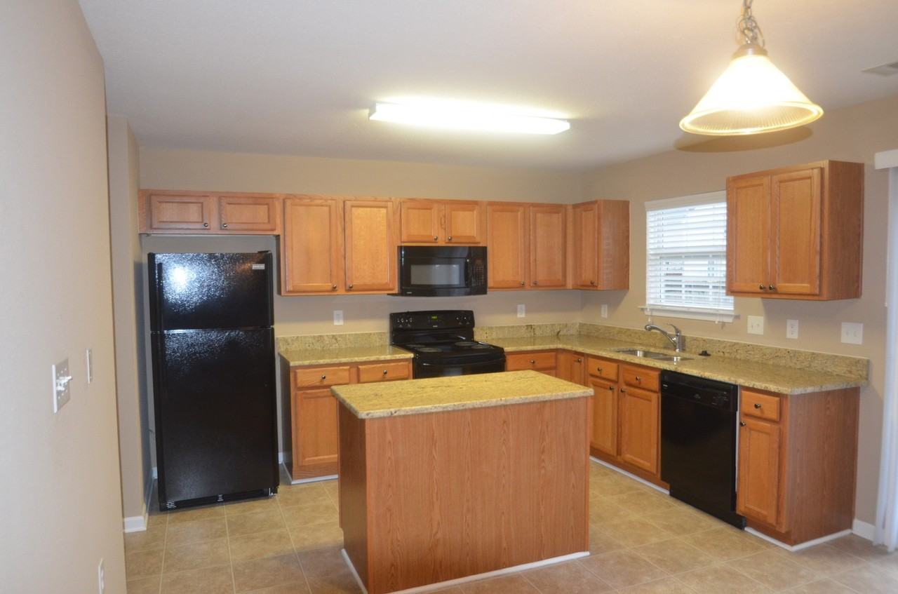 707 Overlook Rd - Photo 2 of 10