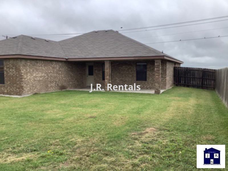 2411 Coy Dr - Photo 3 of 29