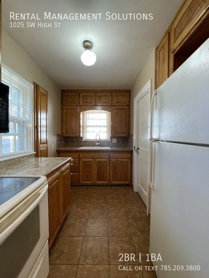 1025 Sw High Ave - Photo 2 of 9