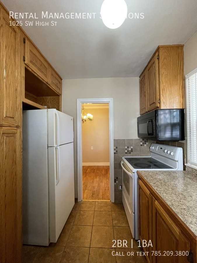1025 Sw High Ave - Photo 3 of 9