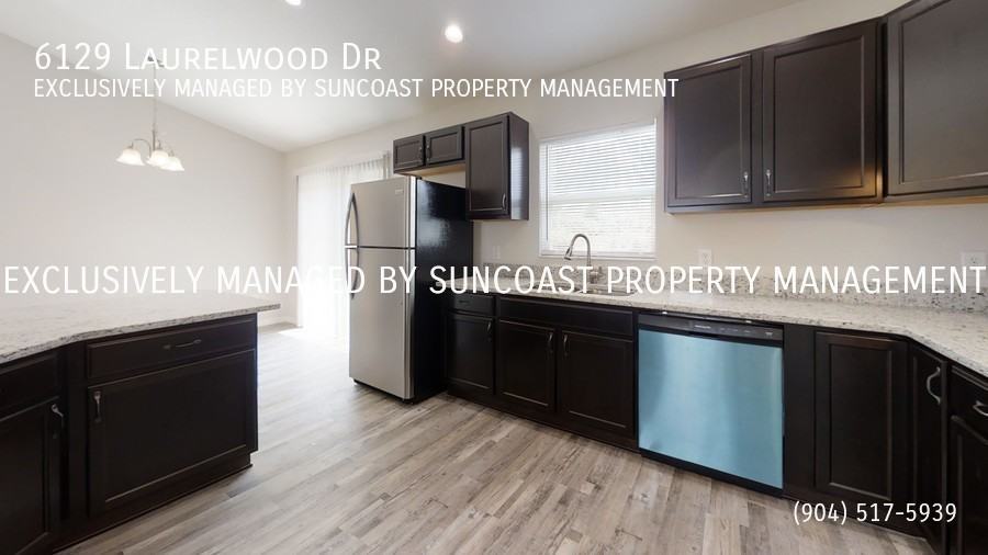 6129 Laurelwood Dr - Photo 3 of 9