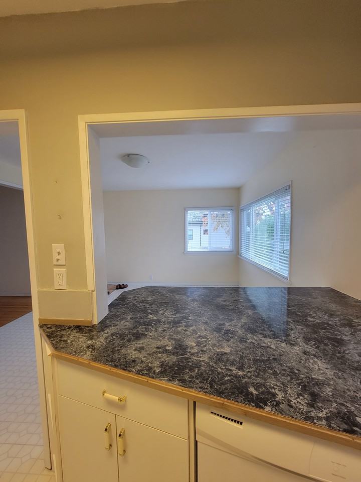 15758 Thrift Avenue - Photo 3 of 32