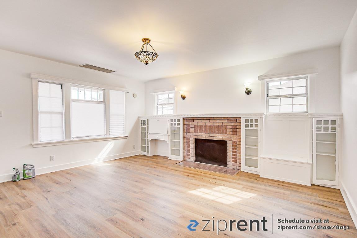 5729 S Harcourt Ave - Photo 3 of 20