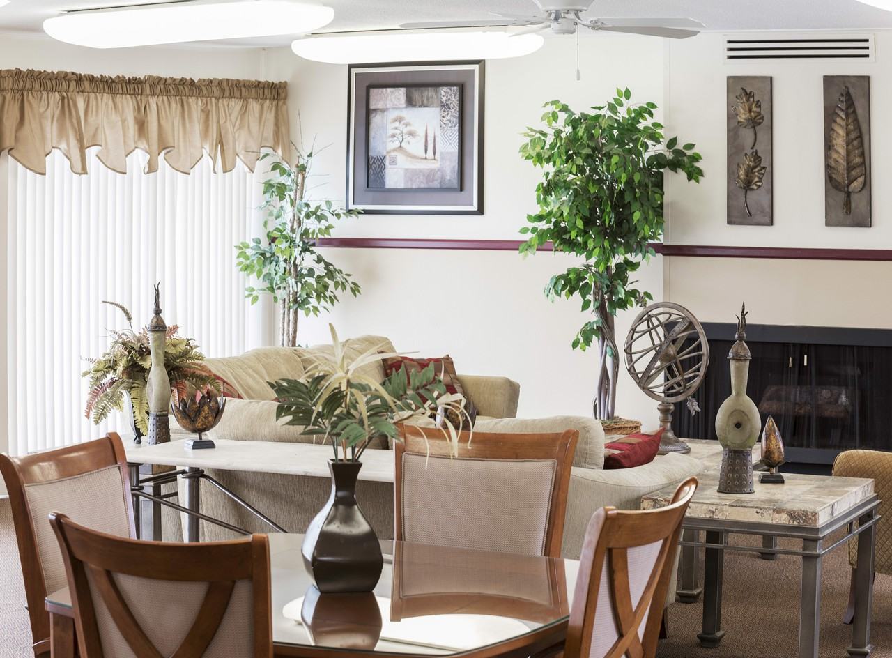 Venoy Pines Apartments - Photo 2 of 19