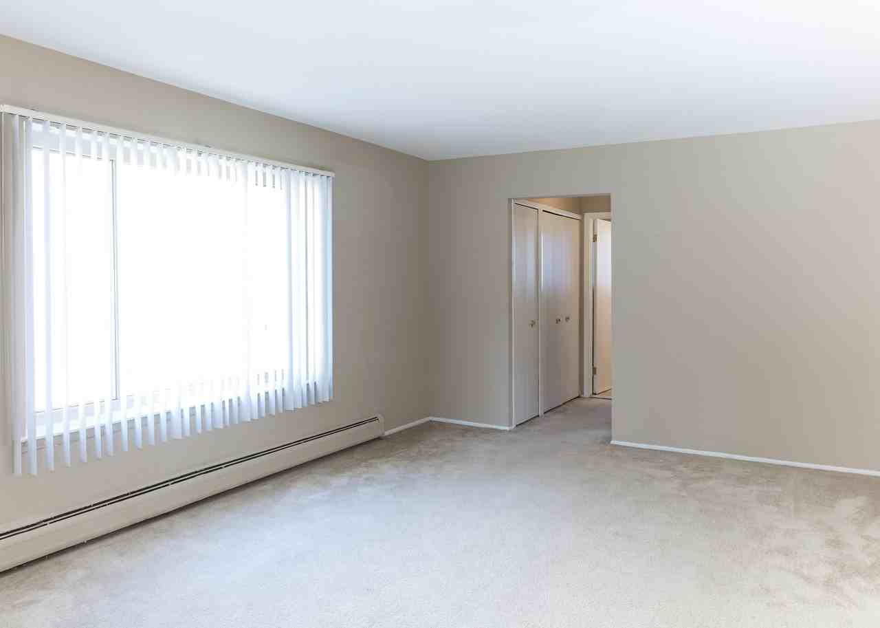 Plymouth House Apartments - Photo 2 of 7