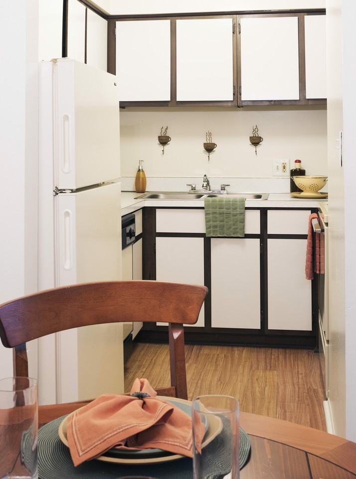 Sunset Plaza Apartments - Photo 5 of 11