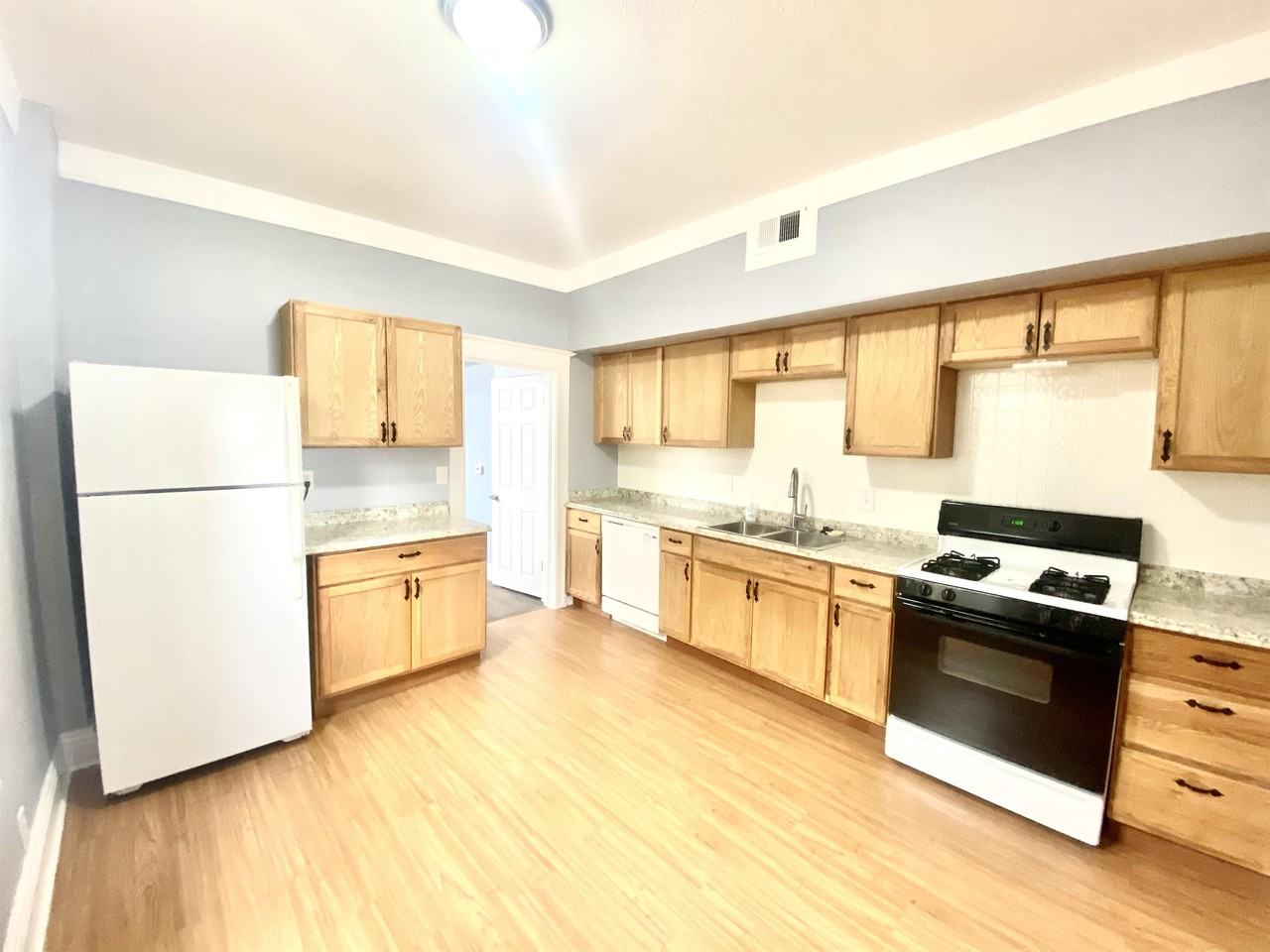 422 Fox Street - 1 #1 - Photo 2 of 12