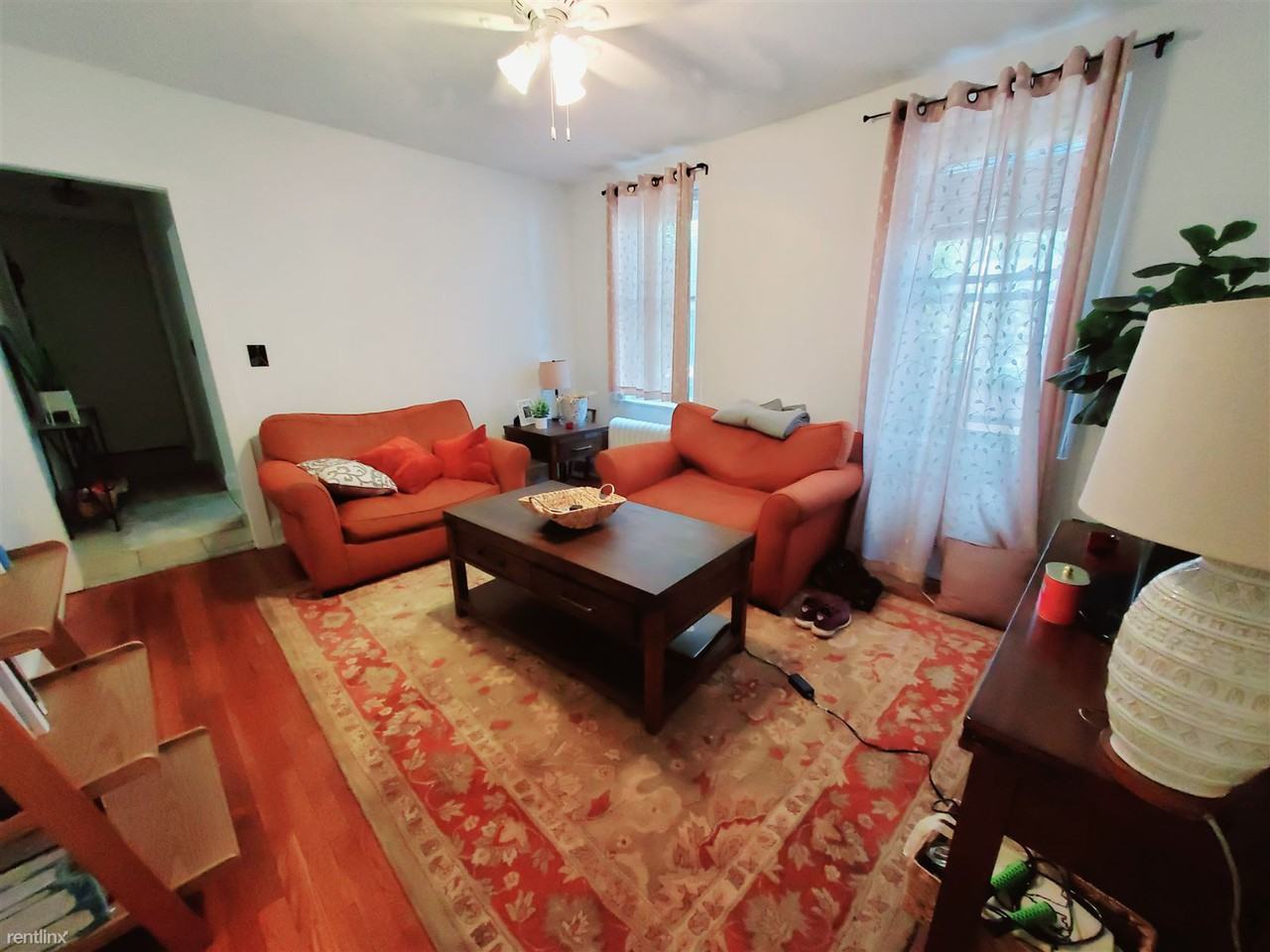 639 Summer St - Photo 3 of 5