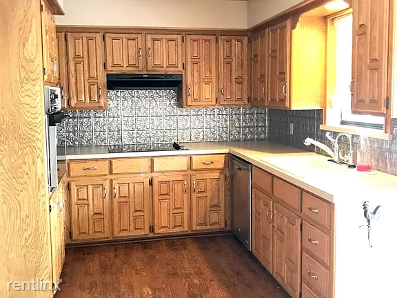 3208 Irving Ave - Photo 3 of 5