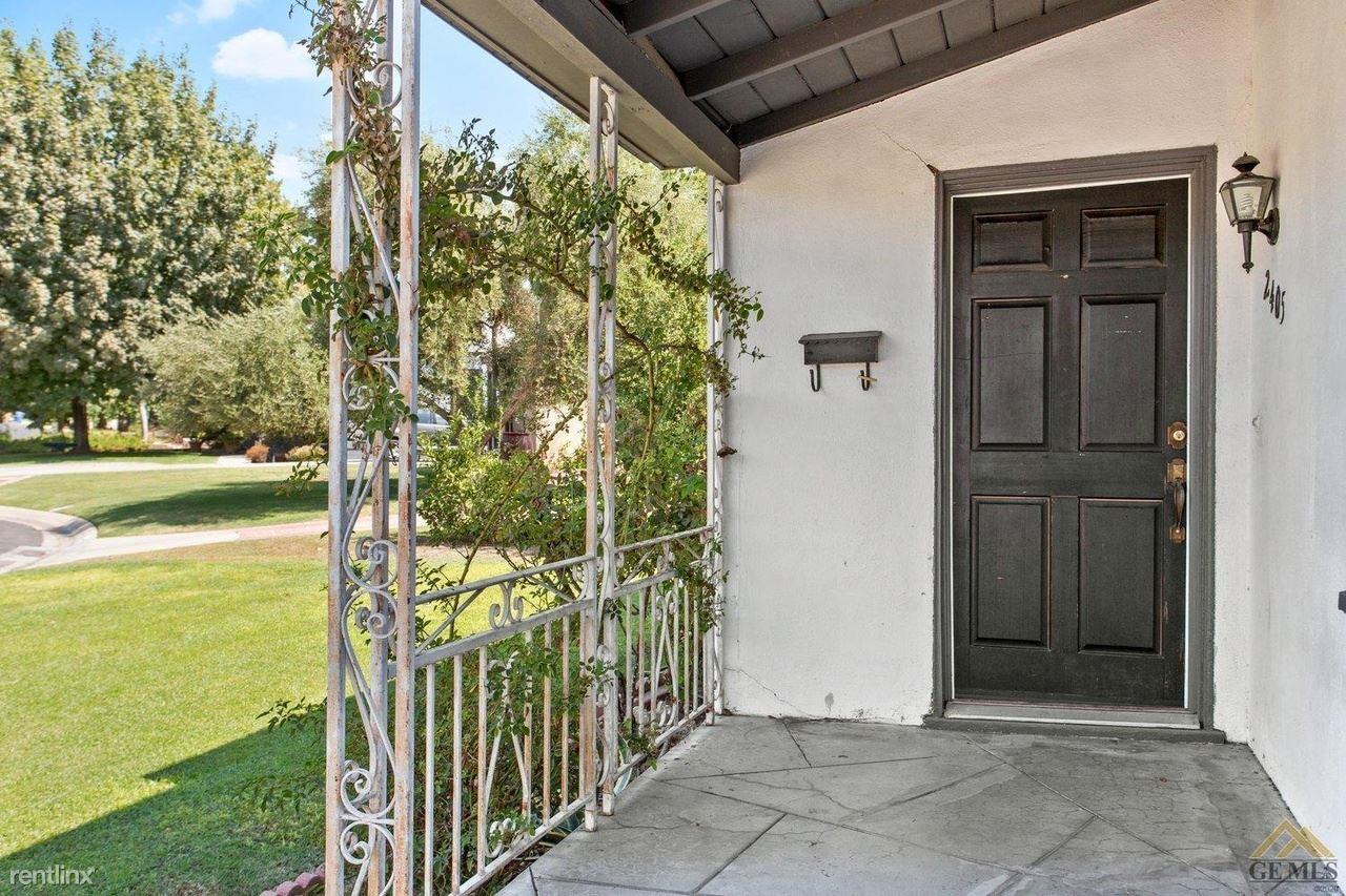 2405 La Siesta Dr - Photo 2 of 17