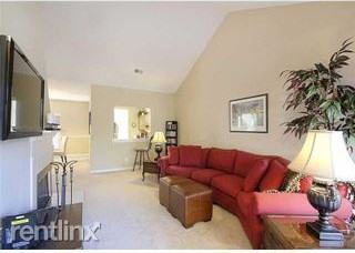 8203 Fairview Blf - Photo 3 of 17