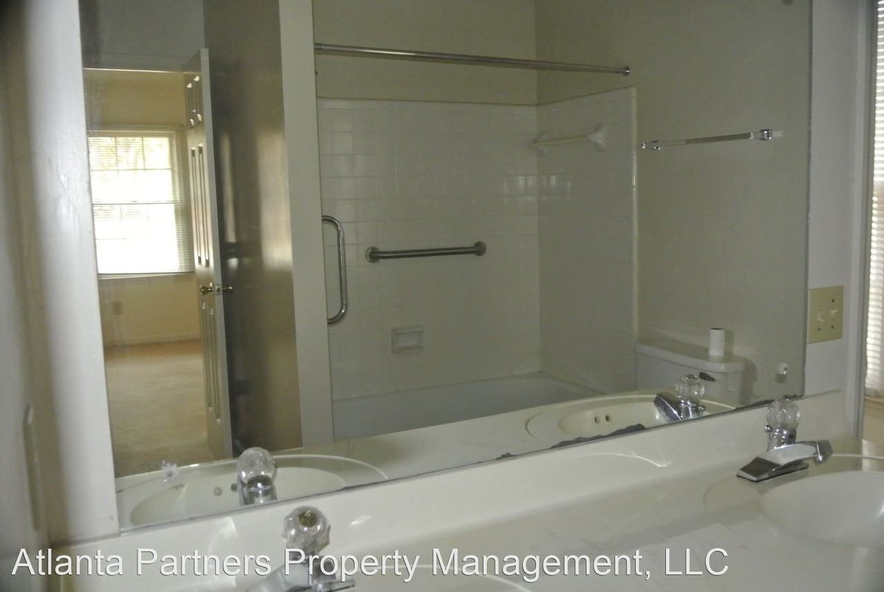 2182 Wexford Dr - Photo 3 of 4