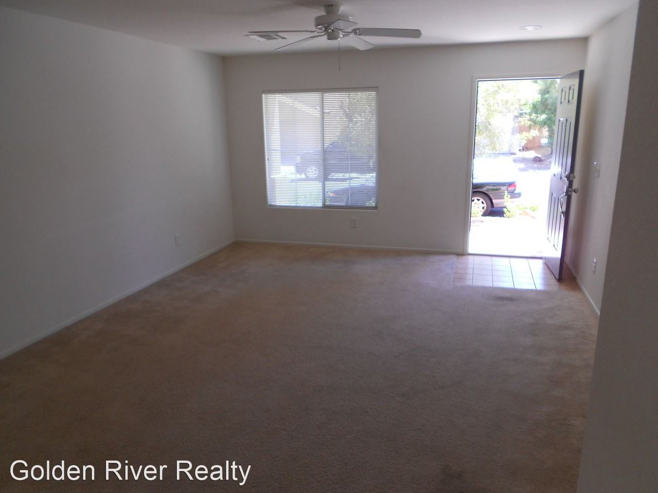 563 Shire Hall St - Photo 2 of 29