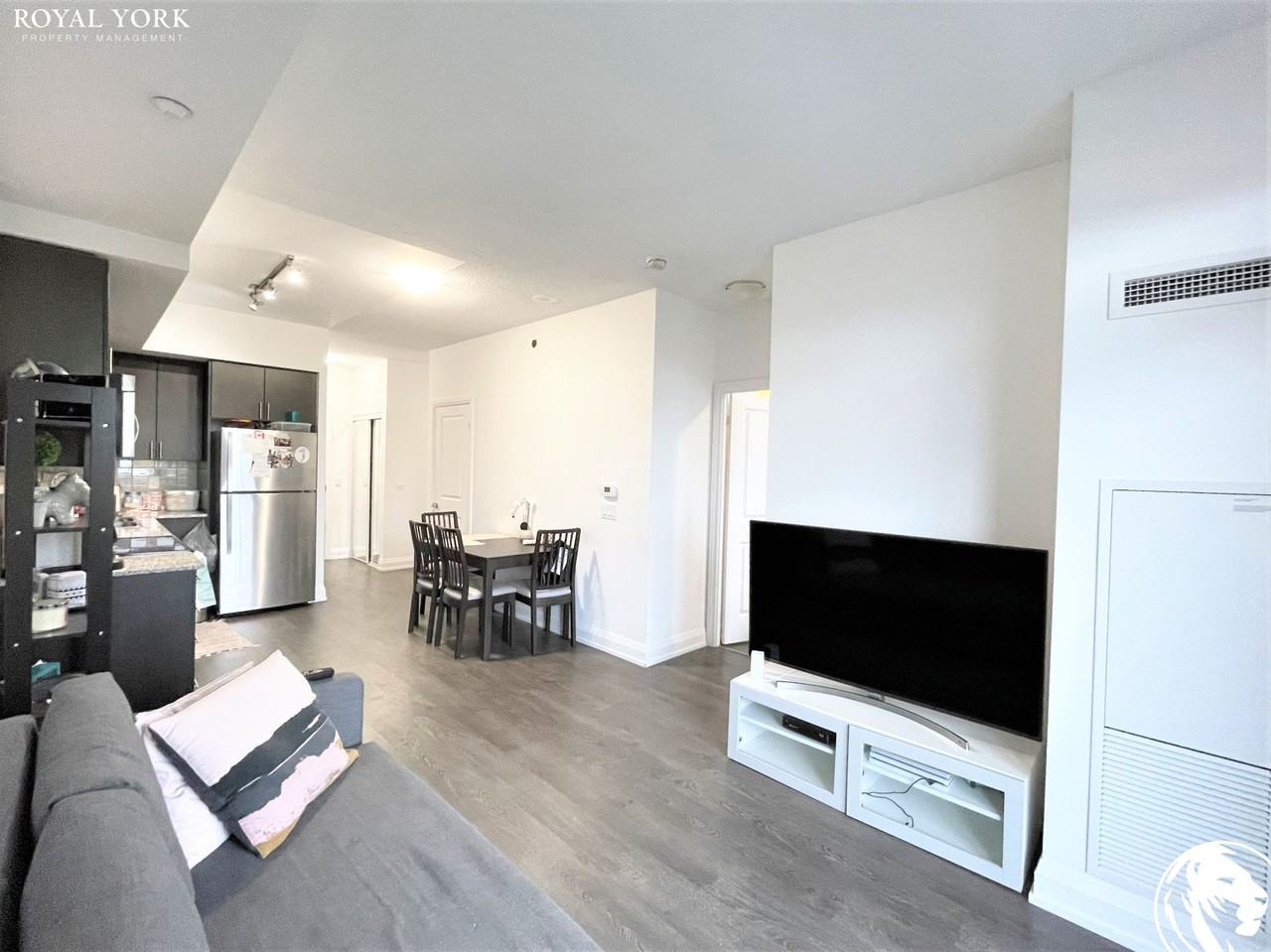 7900 Bathurst St #521 - Photo 2 of 27