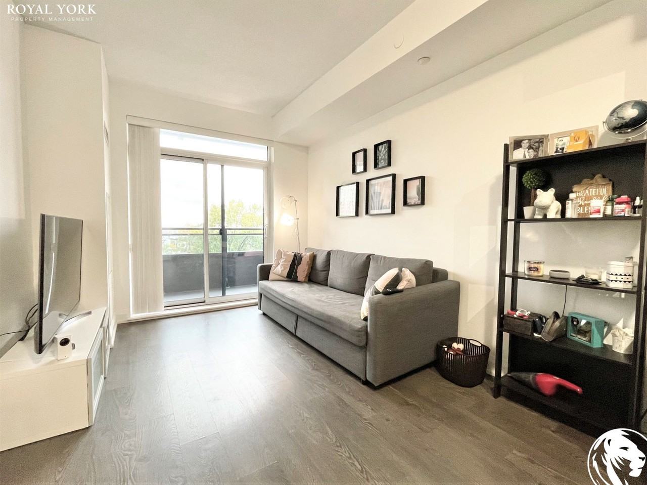 7900 Bathurst St #521 - Photo 3 of 27