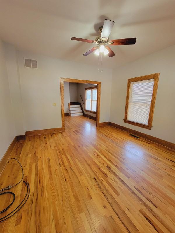 1119 W Franklin St - Photo 3 of 21
