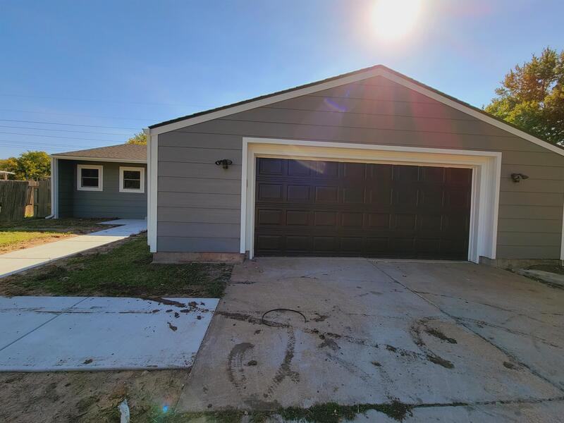 1906 N Woodlawn Blvd - Photo 2 of 31