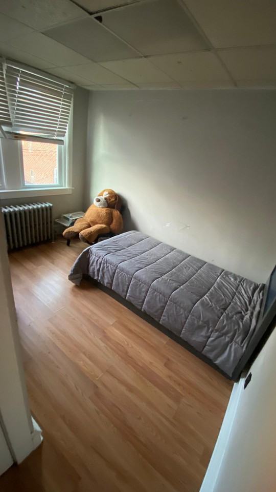 854 Chester Pike #B - Photo 3 of 7