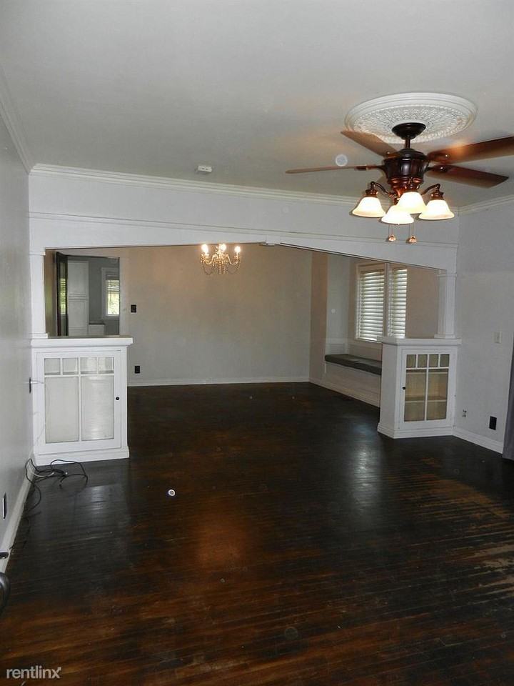 439 N School St - Photo 3 of 10