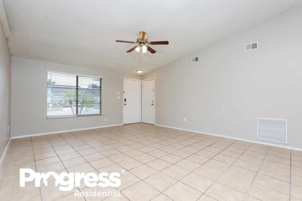 5532 Garden Grove Cir - Photo 3 of 16