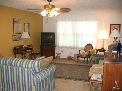 570 Kennedy Cir - Photo 3 of 13