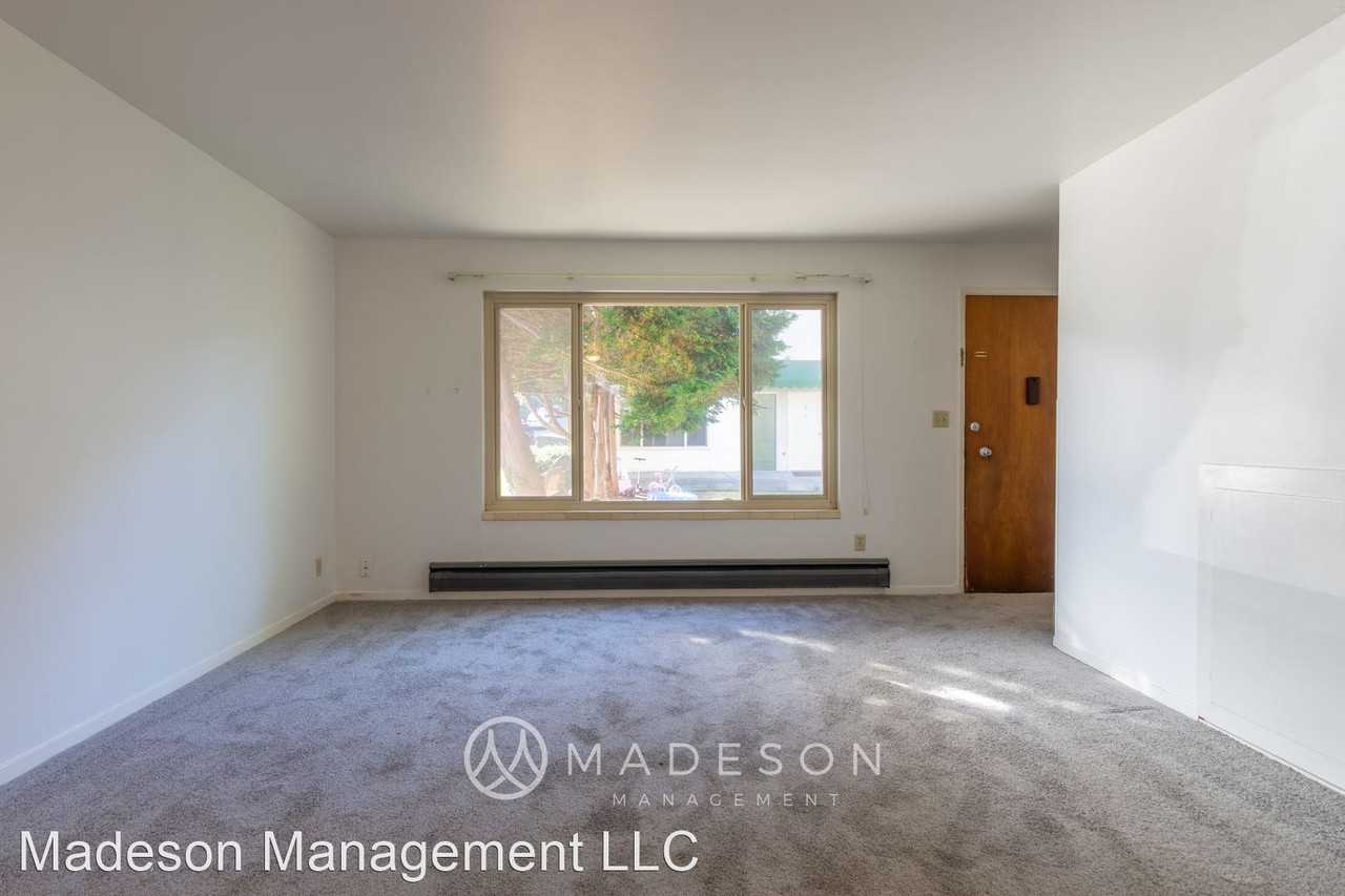 3621 Northeast 73rd Place - Photo 2 of 24