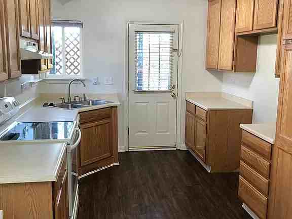 3035 West St - Photo 3 of 14