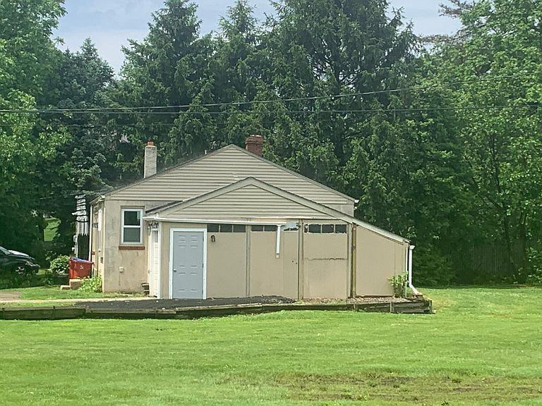 2725 Woodland Ave - Photo 3 of 6
