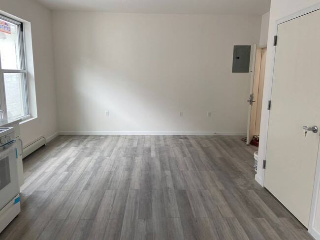 7118 10th Ave - Photo 3 of 8