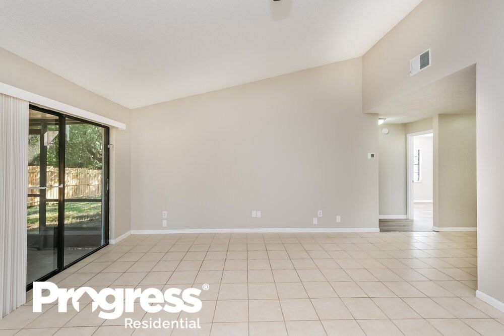 917 Sunridge Point Dr - Photo 3 of 16