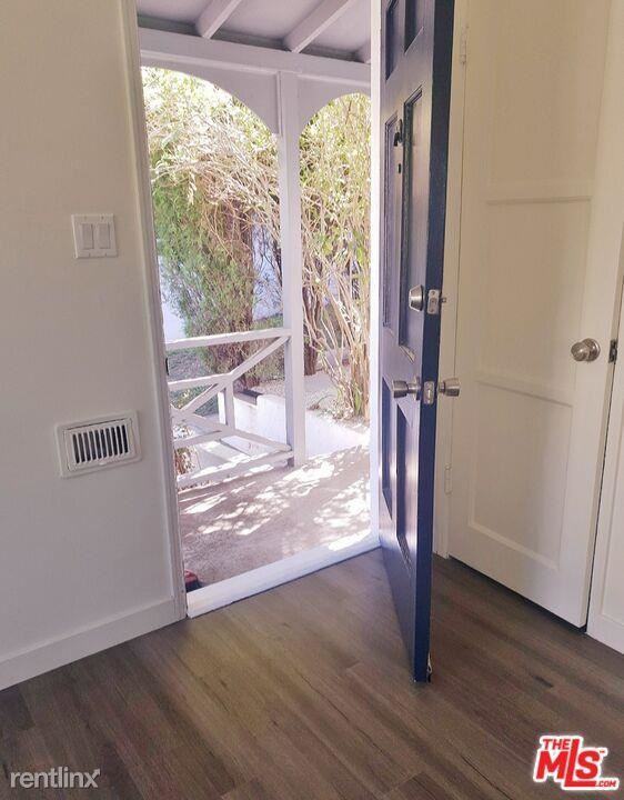 1725 Malcolm Ave - Photo 3 of 10